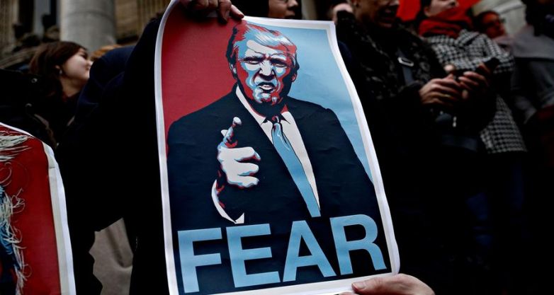 Δημοσκόπηση: Το 49% των αμερικανών συμφωνεί με το ξενοφοβικό διάταγμα Τραμπ